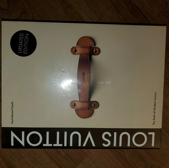 New  LOUIS VUITTON Book (updated version) - Picture 5 of 5